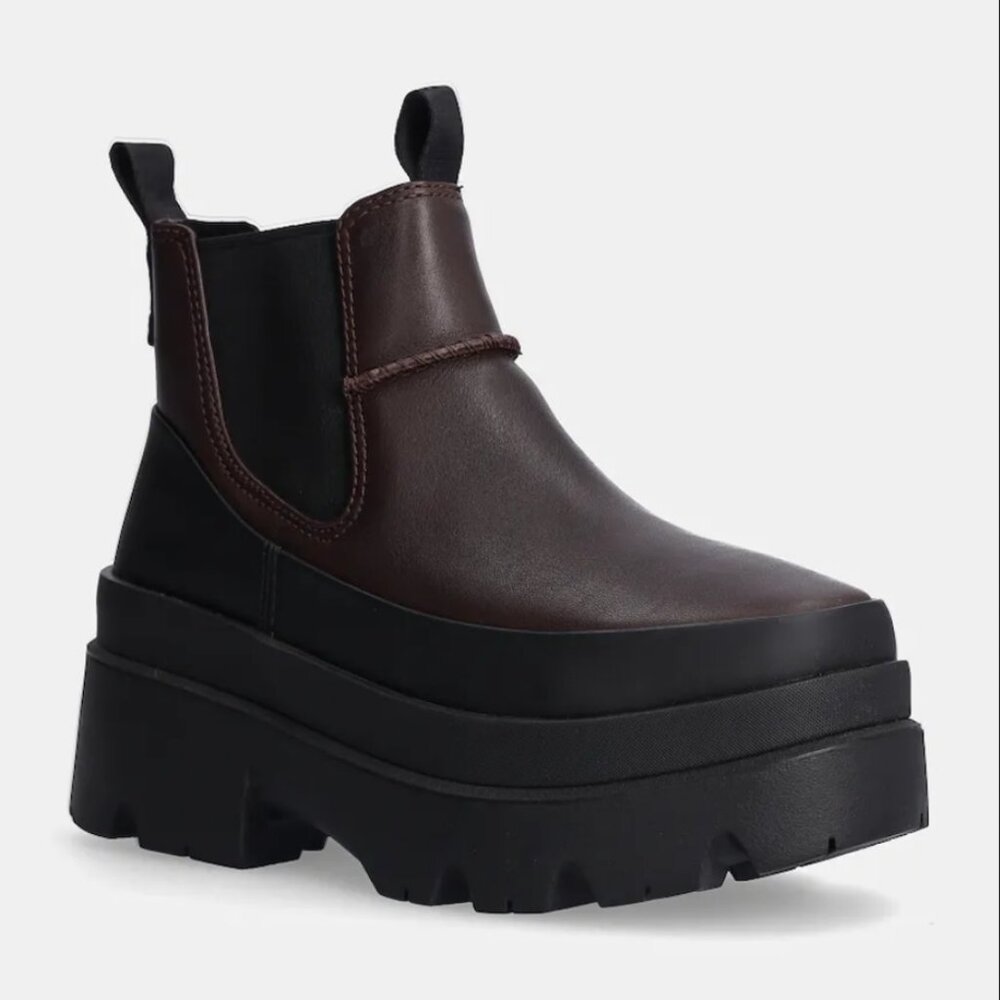 UGG Brisbane Chelsea Boots in Burnt Cedar